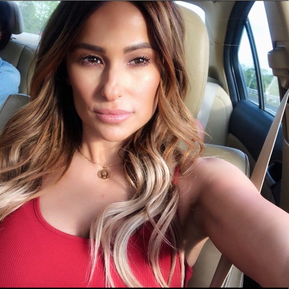 Meet your Posher, Ana